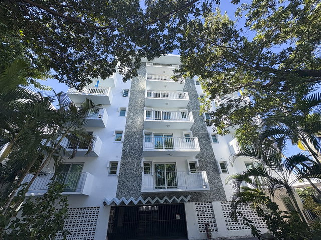 1820 James Ave Condo photo 2